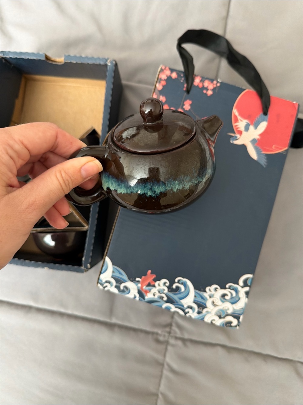 Elegant Black Ceramic Tea Set - Picture 7 of 8